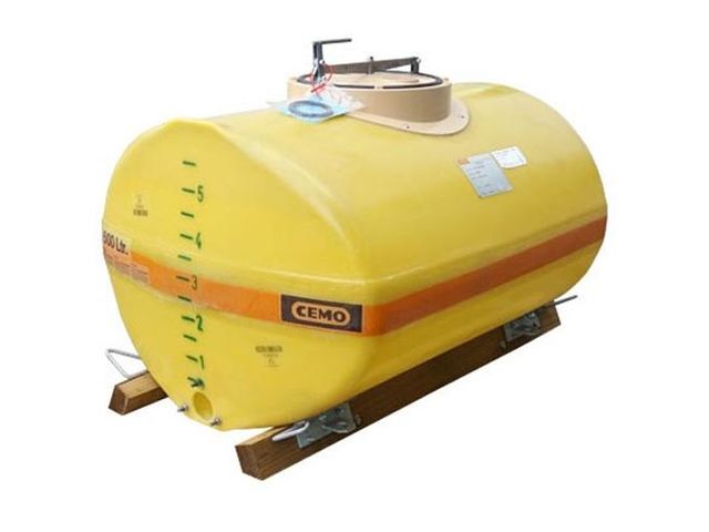 Cuve PFV Ovale 600 Litres Avec Trou D homme Au Milieu Et Patins Bois 