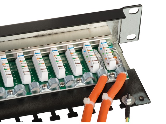 Panneau de brassage droit 19pouces 1U LCS³ catégorie 6 équipé de 24 connecteurs RJ45 FTP | 033761 | 3414970870551