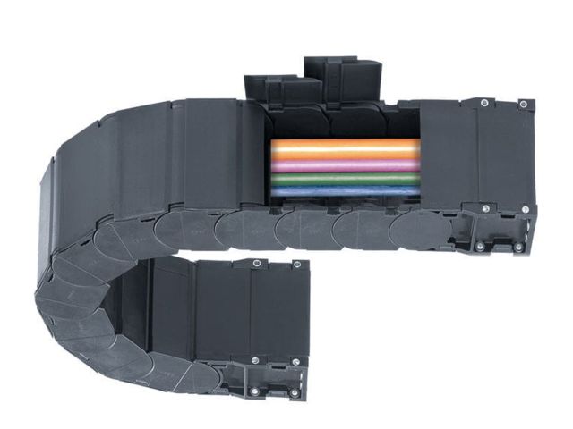 Chaîne porte-câbles entièrement clos à maillons ouvrables en plastique E2 R100