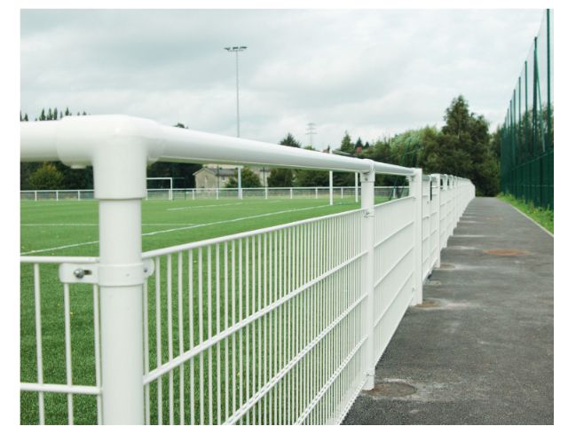 Clôture à main courante de stade