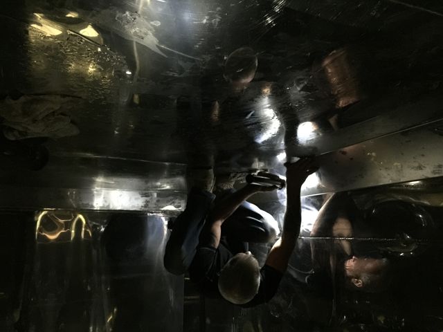 Doublage réhabillage intérieur de cuve viticole béton en tôle inox