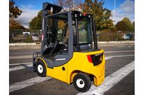 Chariot élévateur frontal 4 roues occasion Jungheinrich DFG425S