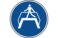 Panneau d'obligation d'utiliser la passerelle