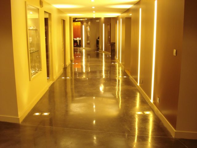 Liant inorganique et minéralisant pour des surfaces de type béton - Silicate de Lithium