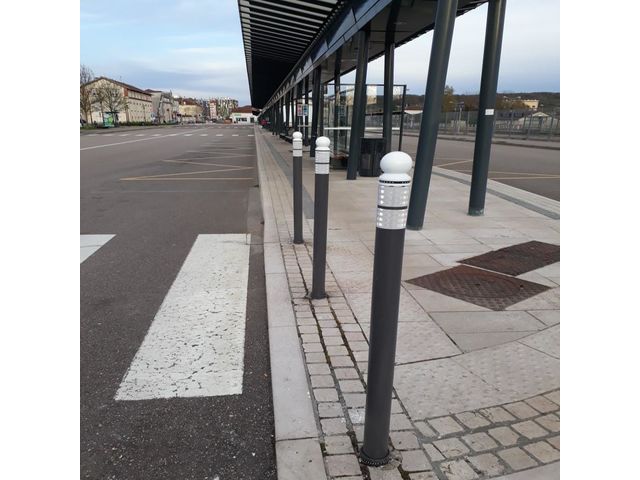 Potelets urbains à mémoire de forme AXIMUM 