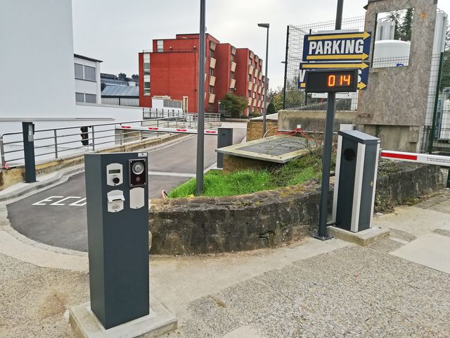 Système pour comptage et affichage de nombres de places dans des parkings | Comptage Parking 