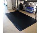 Tapis agroalimentaire antidérapant à surface crampons