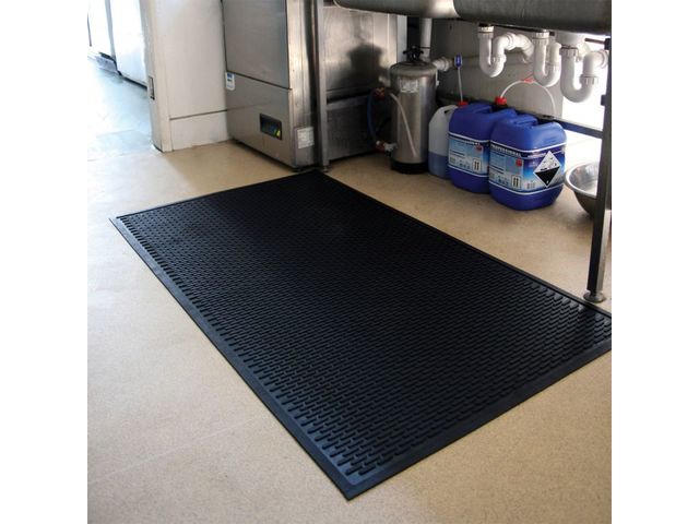 Tapis agroalimentaire antidérapant à surface crampons