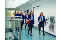 Fontaine à eau et remplisseuse de gourdes encastrées et sans contact 