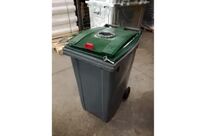 Serrure automatique avec clé triangle pour conteneur poubelle Sulo