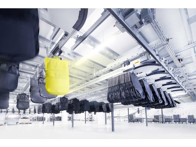 Convoyeur aérien pour marchandises suspendues, housses ou cintres | SSI Carrier