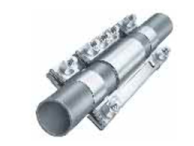 Raccords à compression à maintien latéral