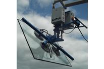 Palonnier à ventouses avec basculement motorisé pour la pose de vitrages sur chantier| AXITEC 