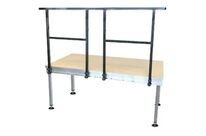 Garde corps pour estrade avec plancher réglable en hauteur
