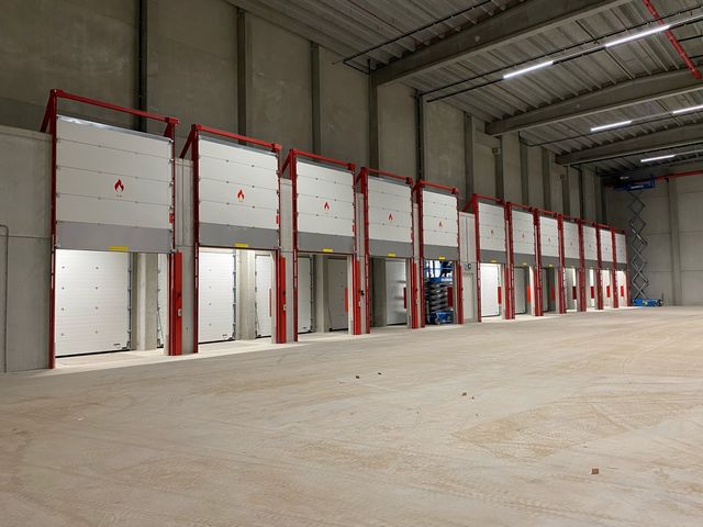 Porte sectionnelle extérieure résistant au feu sur mesure  | OUT LOCK 