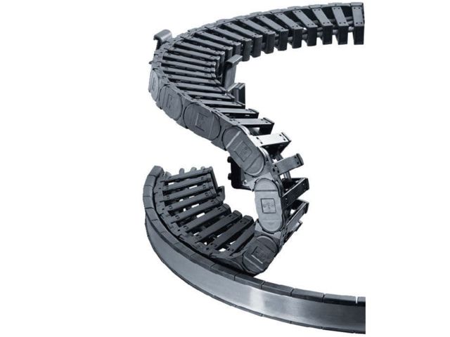 Chaîne porte-câbles à maillons ouvrables pour les charges élevées twisterchain® new