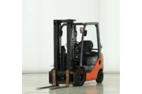 Chariot Élévateur Toyota 32-8-FG-18 d'Occasion - Fiabilité et Performance