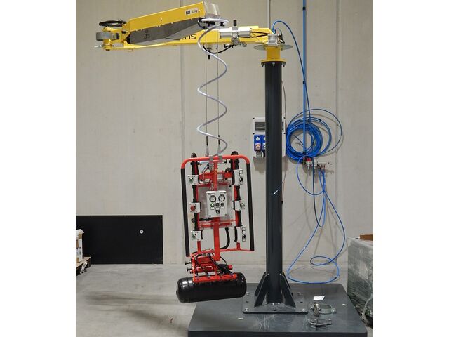 Manipulateur à colonne avec outil pour la prise de réservoirs GPL | ACER 80