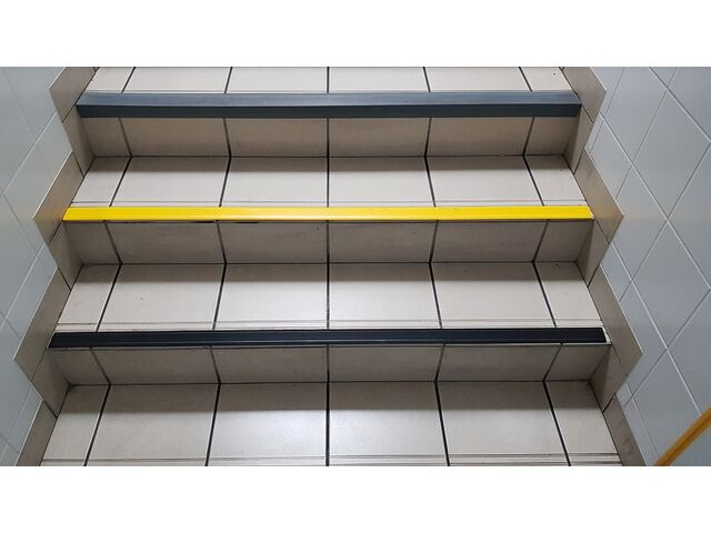 Nez de marche plat souple à Coller 3m
