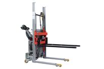 Gerbeur Lev motorisé avec grandes fourches