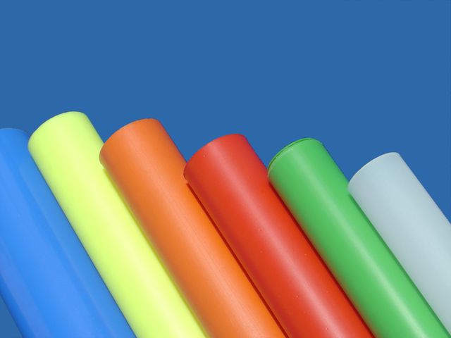 Tube en plastique naturel, opaque ou couleur