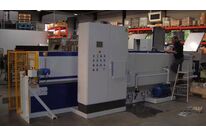 Machine de nettoyage pour vase d’expansion de liquide de refroidissement