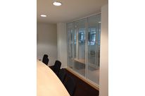 Cloison amovible vitré en double vitrage.