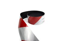 Rouleau magnétique rétro-réfléchissant avec hachurage de sécurité