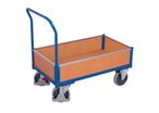 Chariot à caisse avec parois en bois amovibles