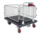 Chariot de manutention motorisé avec barrières
