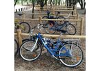 Barrière en bois range vélos