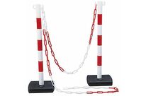 Poteaux de balisage et chaîne