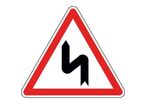 Panneau virages dont le premier est à gauche - A1d