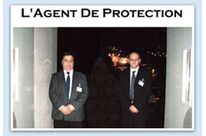 Agent de sécurité magasin arrière caisse
