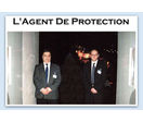 Agent de sécurité magasin arrière caisse
