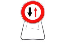 Panneau temporaire cédez le passage à la circulation venant en sens inverse BK15
