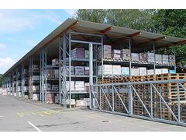 Cantilever à palettes avec toiture