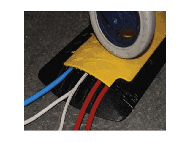 Passages de câbles et de tuyaux en polyuréthane type DS 032
