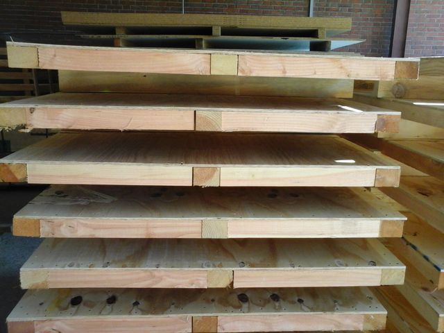 Caisse en bois montée à plat