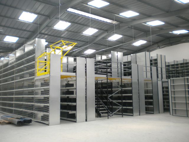 Mezzanine industrielle pour charges légères | Rayonnage