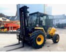 Chariot élévateur tout-terrain 3 tonnes 5,5 m – JCB 930