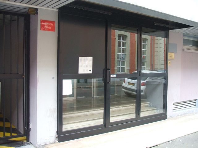 Porte d'immeuble