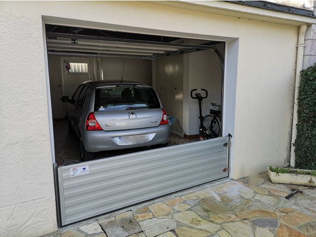 Portail anti-inondation Basic Swing pour porte 