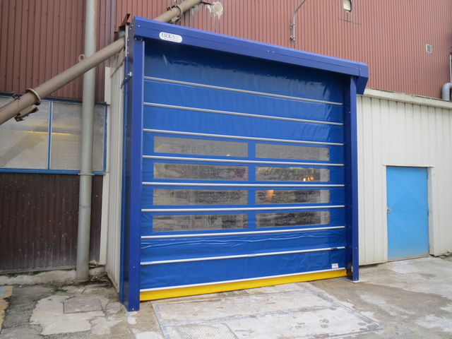 PORTE SOUPLE AUTOMATIQUE PAR EMPILEMENT VERTICAL POUR L'INDUSTRIE