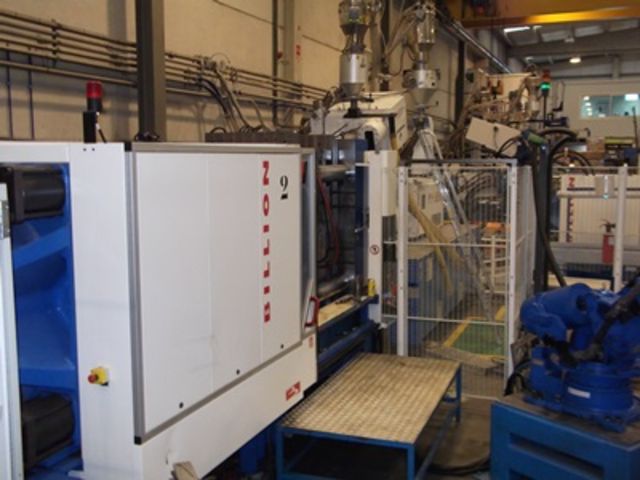 Presse à injecter BILLION 550T BI-matière de 2005