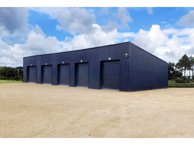Bâtiment industriel isolé de 240m² avec 5 box de location de 48m²