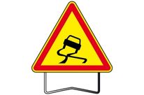 Panneaux de danger temporaire &amp;quot;AK4 Chaussée glissante&amp;quot; sur pieds T1 taille 700