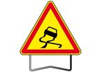 Panneaux de danger temporaire "AK4 Chaussée glissante" sur pieds T1 taille 700