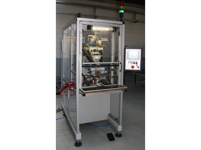 Poste de sertissage à chaud