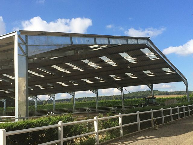 Bâtiment acier galvanisé idéal carrière équestre 1 240 m² - 20,6 x 60 x 5 m